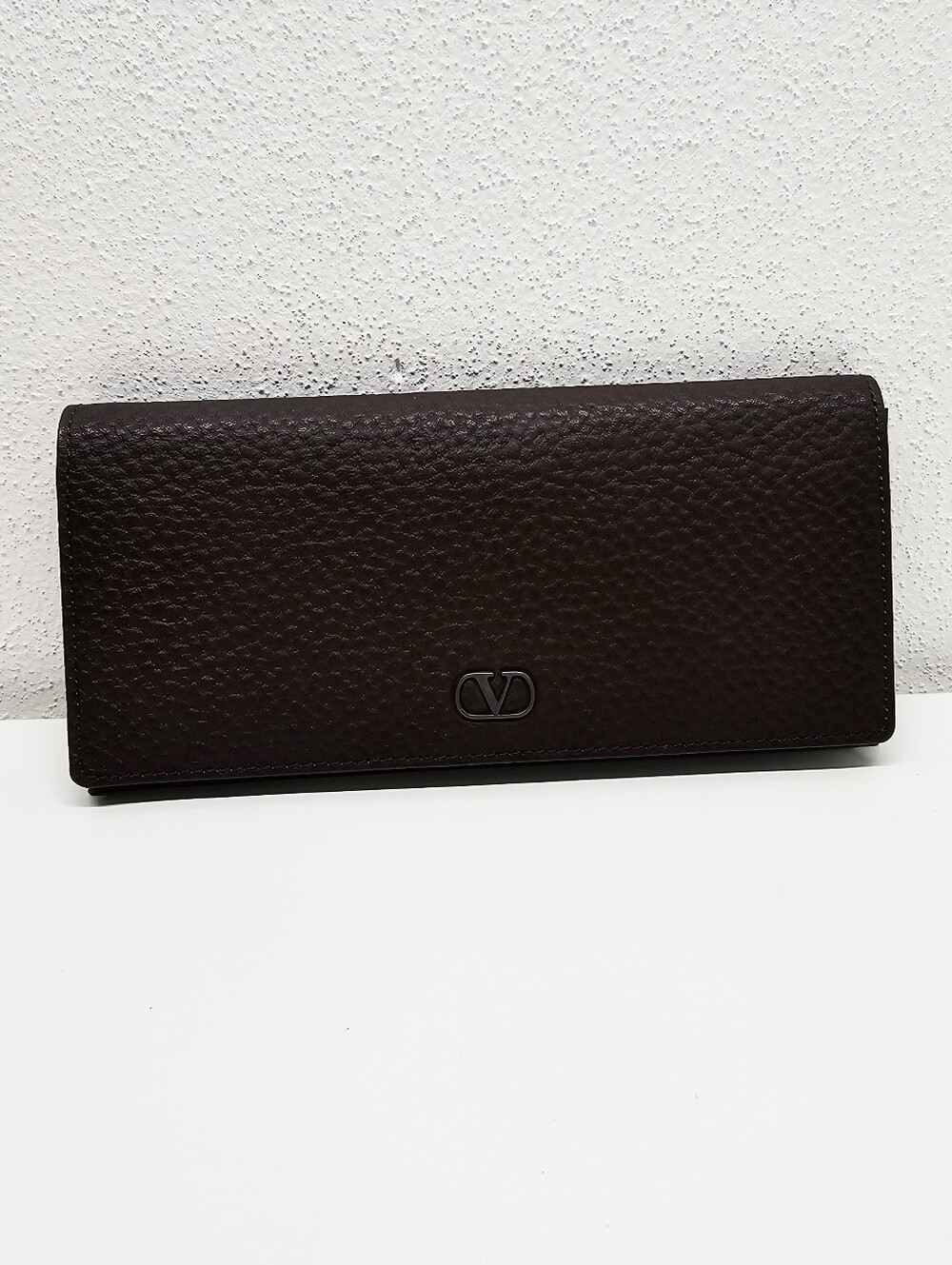 Valentino Garavani Vintage V Emblem Leather Bifold Long Wallet Dark Brown W/ COA
